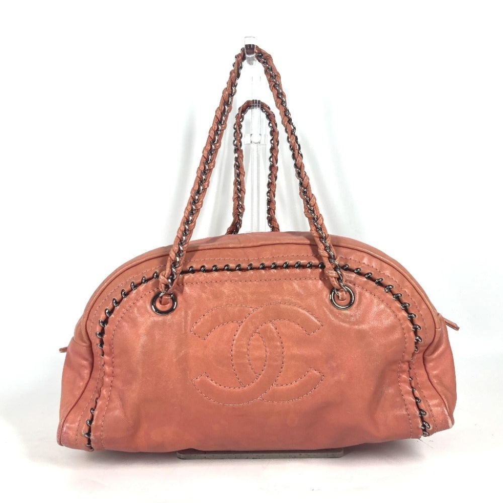 Chanel Shoulder Bag Luxe Ligne Bowler in Pink Smooth Leather and Silver hardware